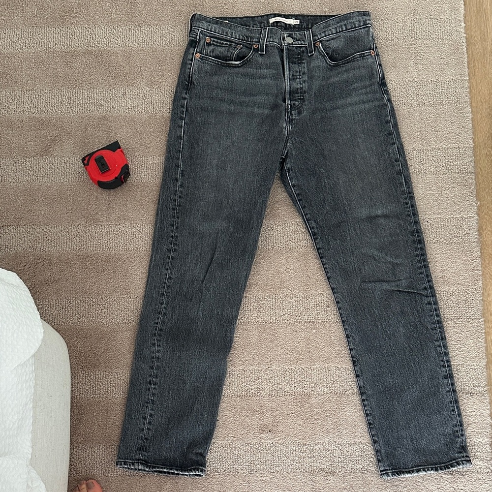 Levi’s wedgie fit straight leg high waisted jean size 29 light wash black grey